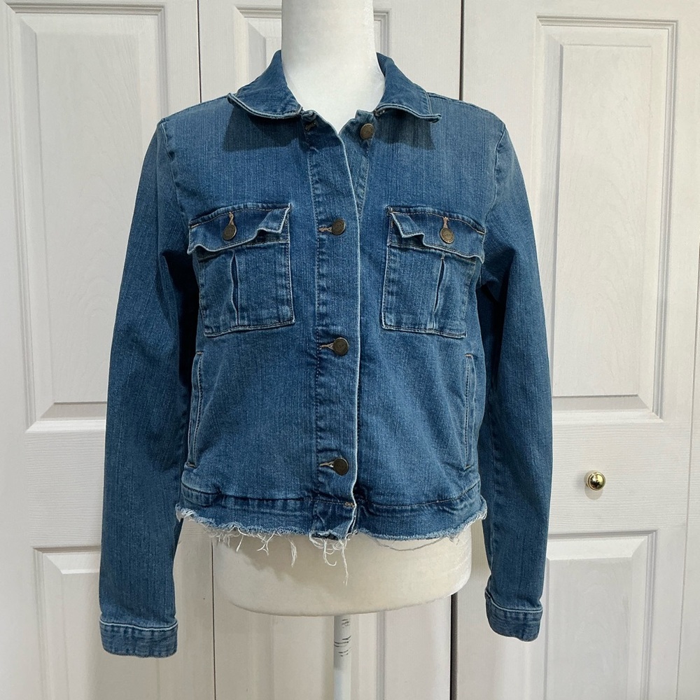 🤎 Loft Women’s Blue Denim Jean Jacket with Raw Hem - Medium